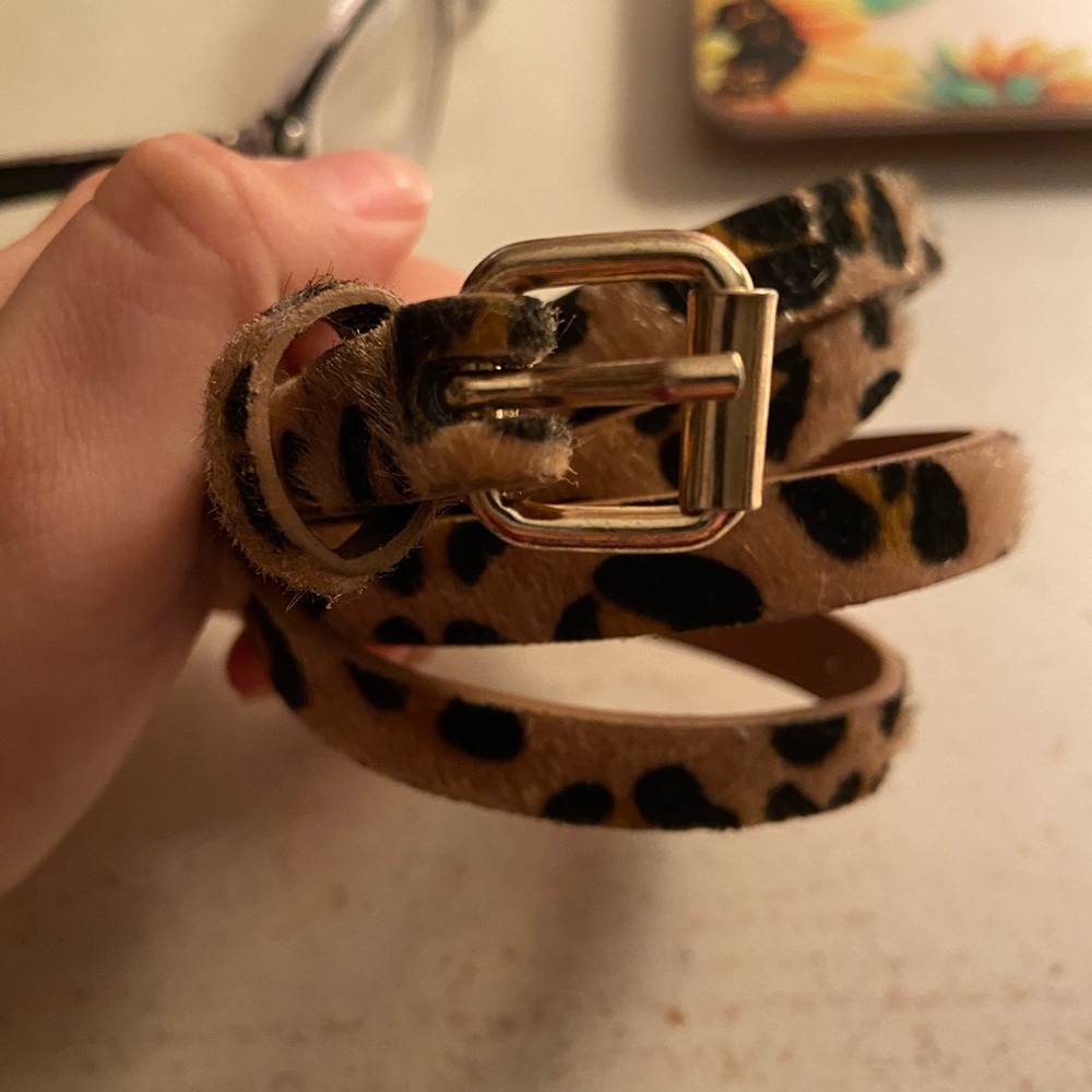 Thin leopard belt